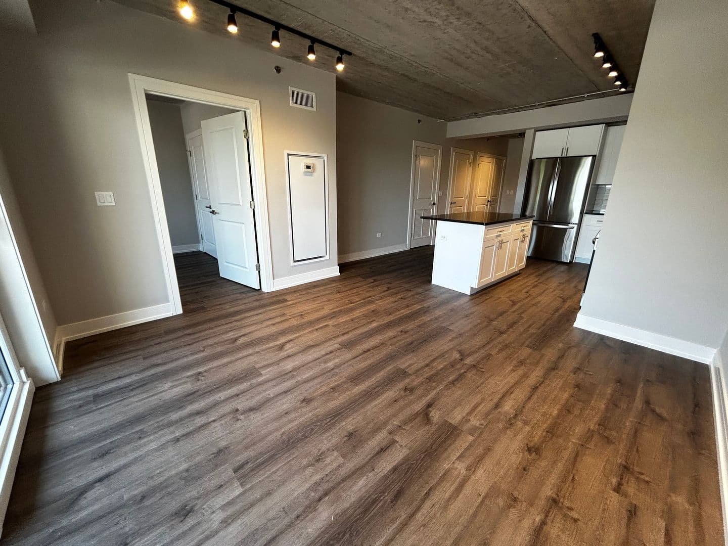 Chicago Apartment: 952 W. Carmen Ave.
