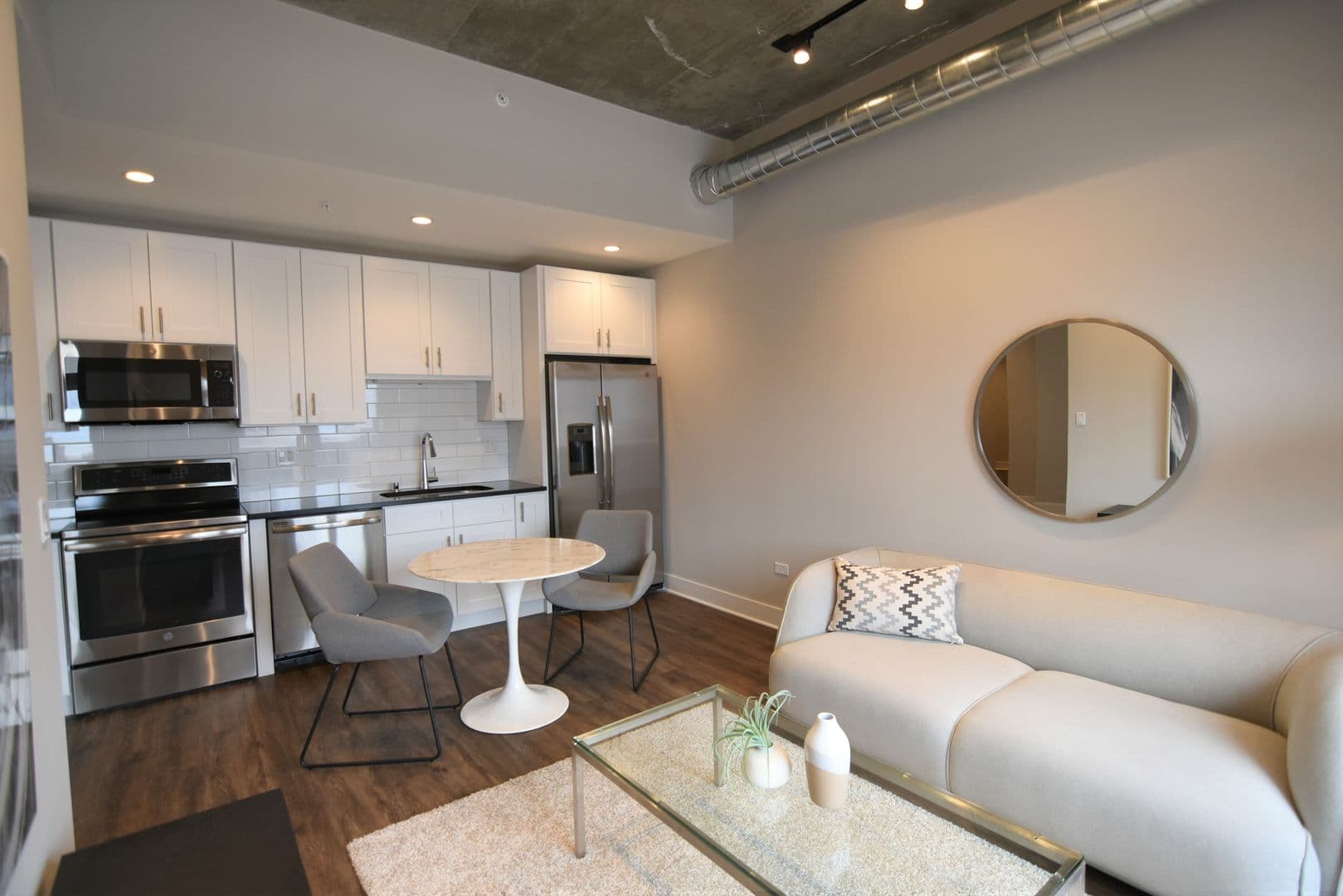 Chicago Apartment: 3817 - 45 N. BROADWAY ST