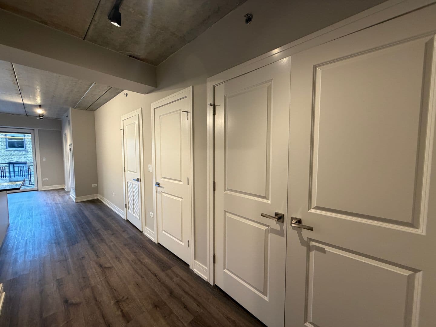 Chicago Apartment: 952 W. Carmen Ave.
