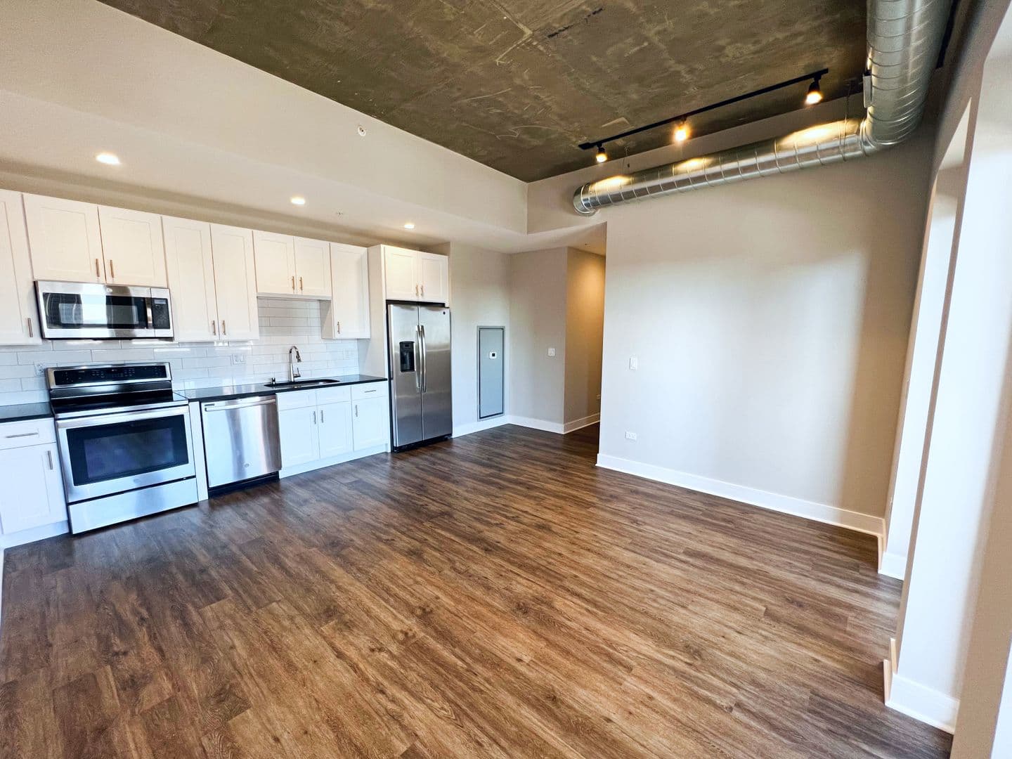 Chicago Apartment: 3817 - 45 N. BROADWAY ST