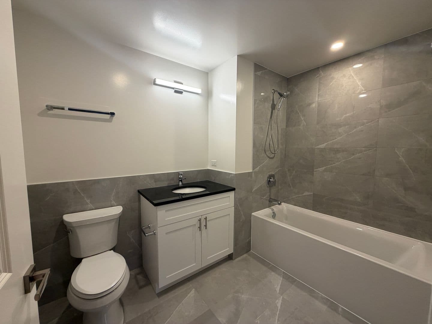 Chicago Apartment: 952 W. Carmen Ave.