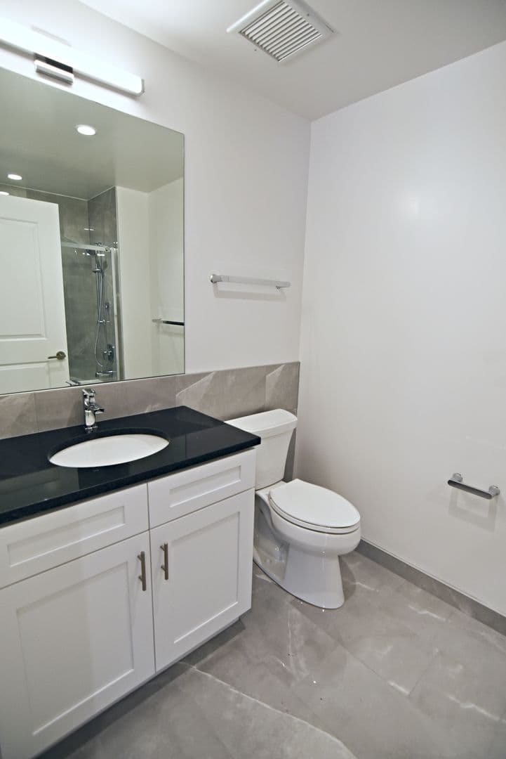 Chicago Apartment: 3817 - 45 N. BROADWAY ST