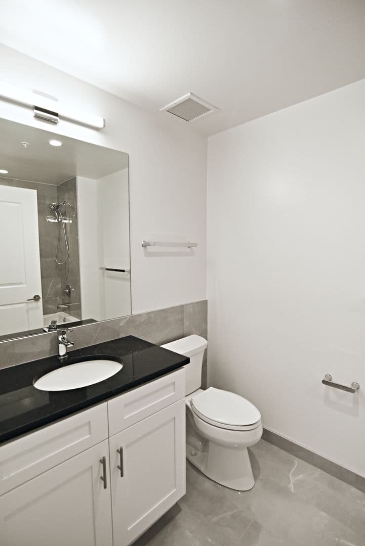 Chicago Apartment: 3817 - 45 N. BROADWAY ST