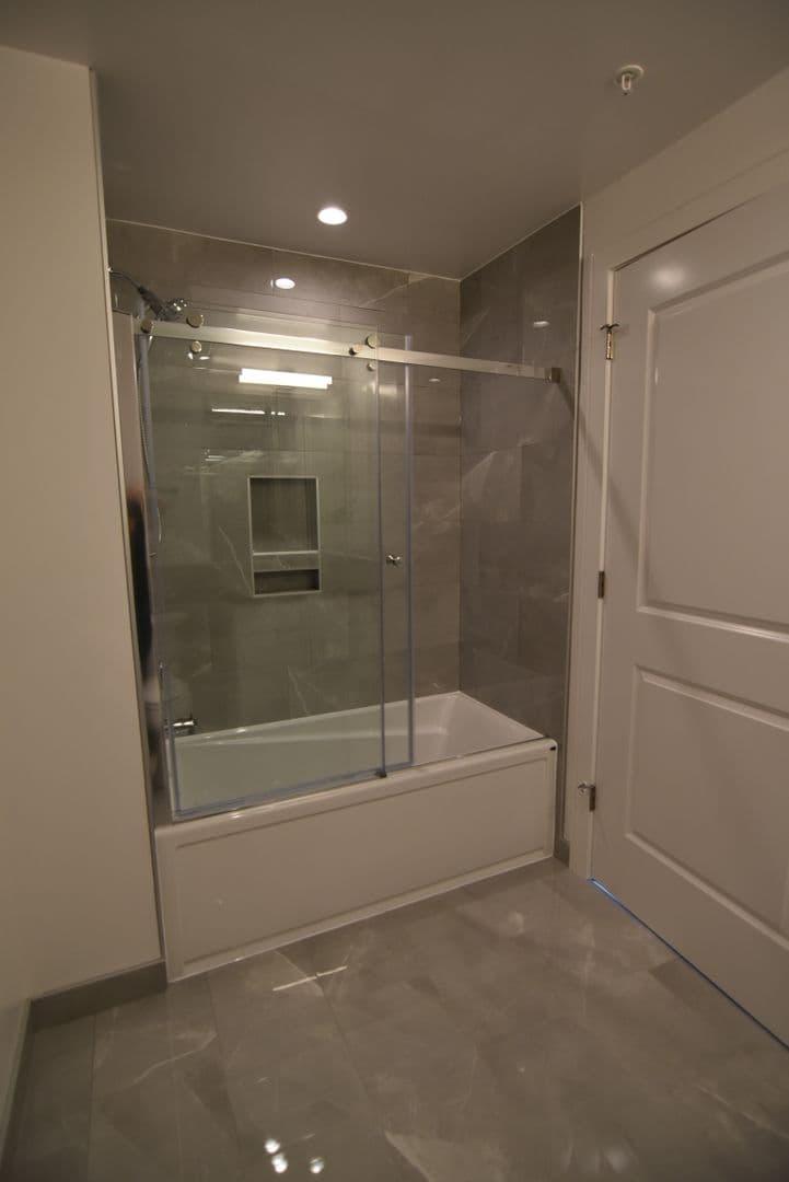 Chicago Apartment: 3817 - 45 N. BROADWAY ST