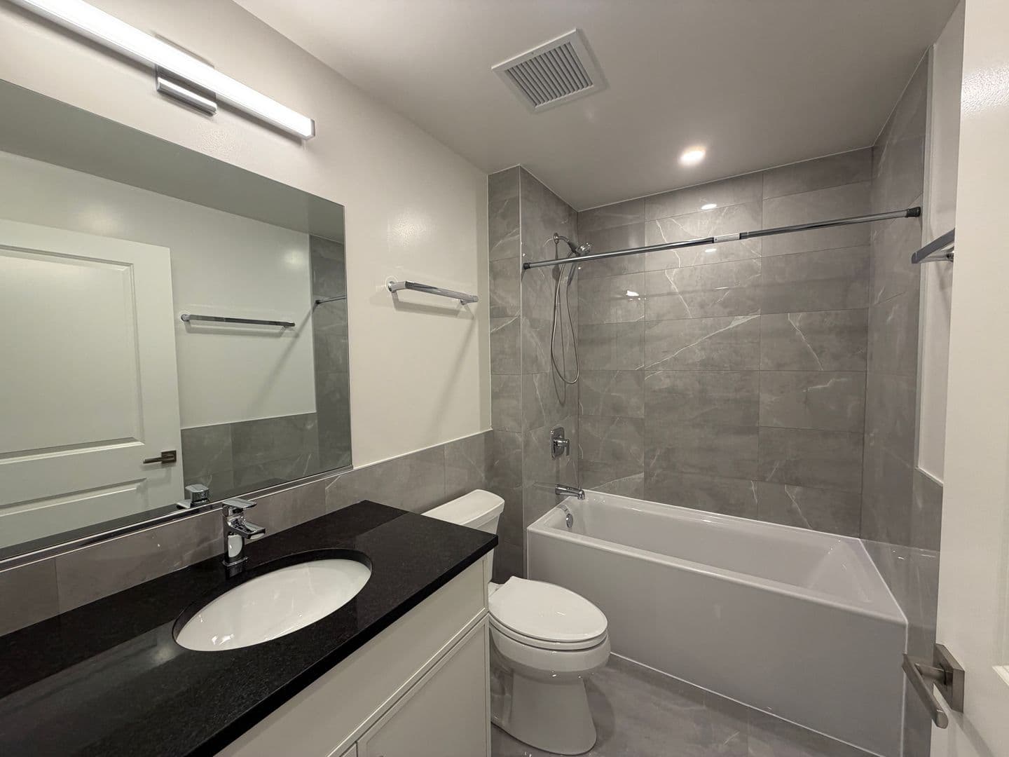 Chicago Apartment: 952 W. Carmen Ave.