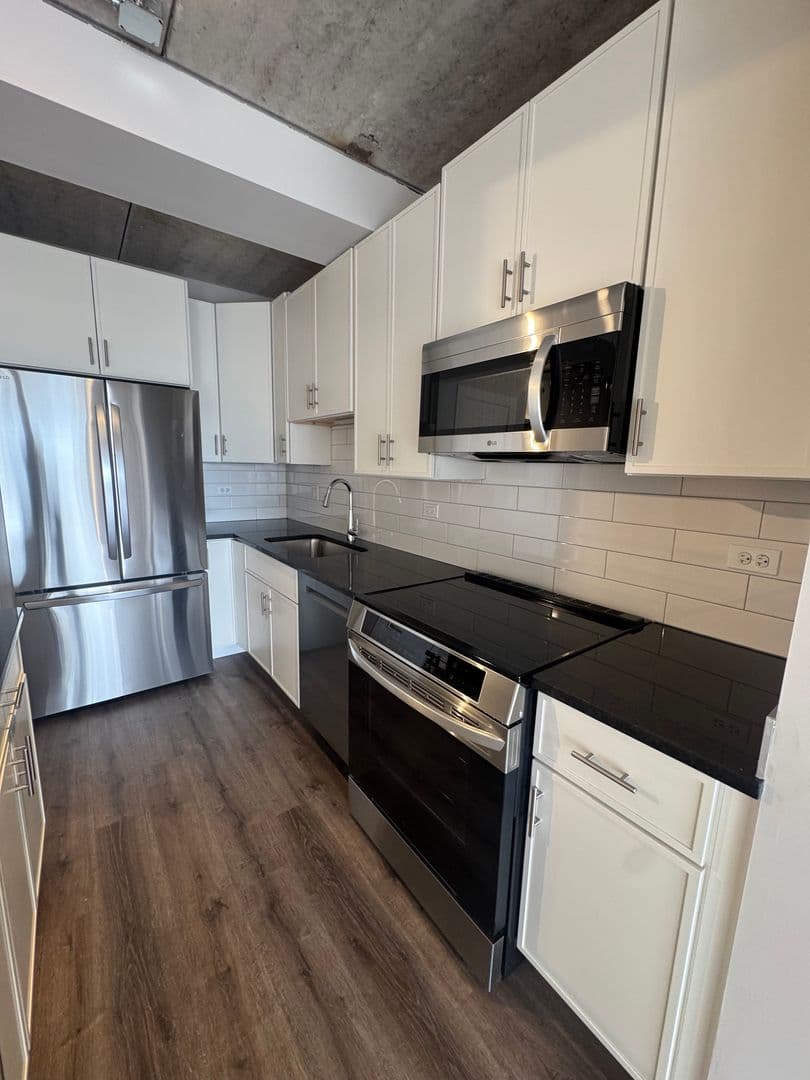 Chicago Apartment: 952 W. Carmen Ave.