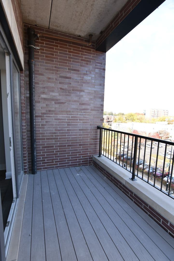 Chicago Apartment: 927 W. Irving Park
