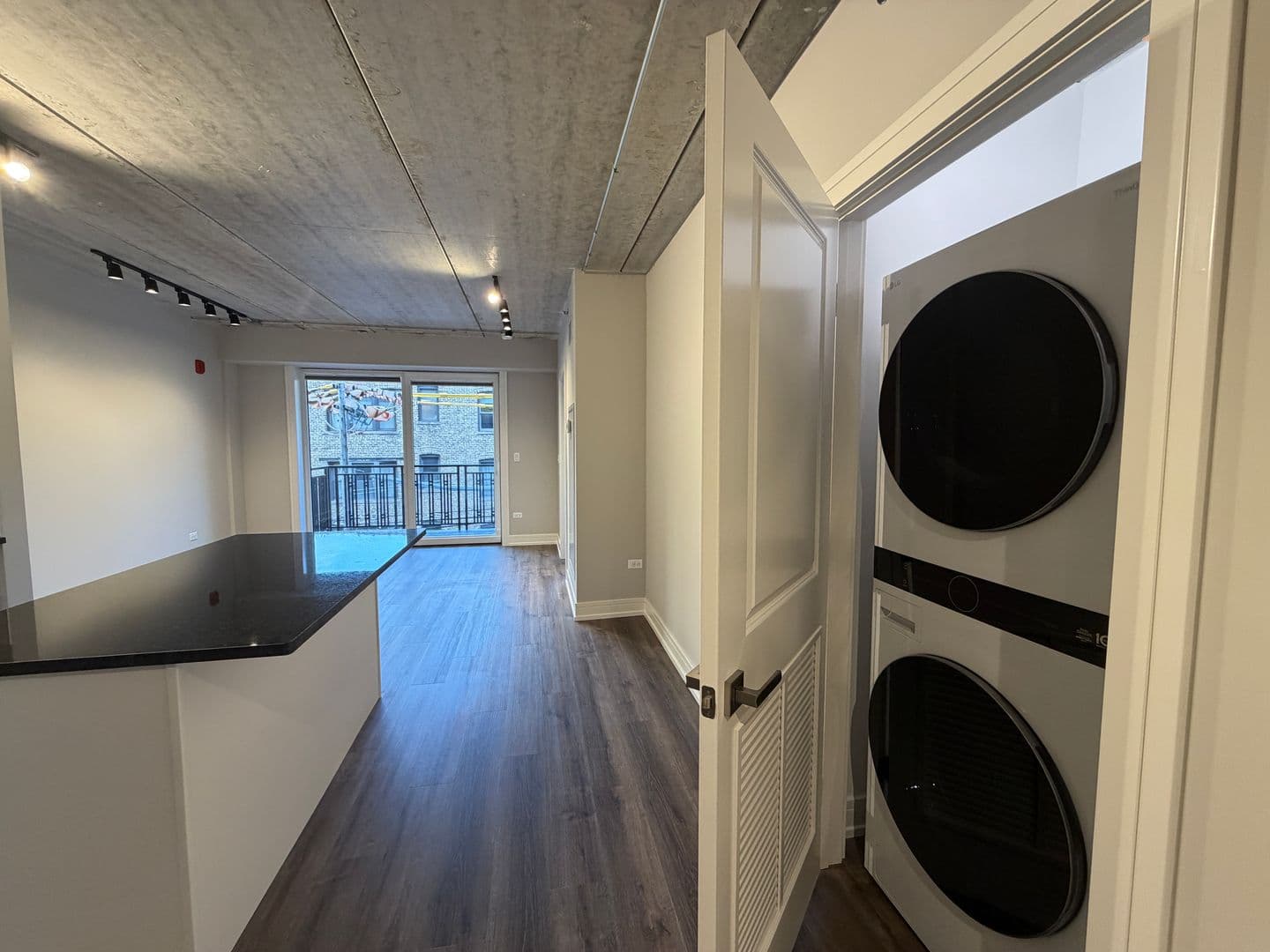 Chicago Apartment: 952 W. Carmen Ave.