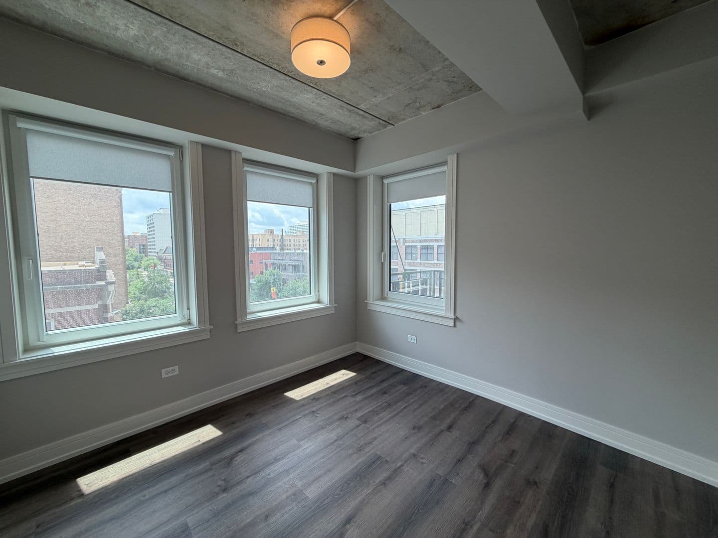 Chicago Apartment: 952 W. Carmen Ave.