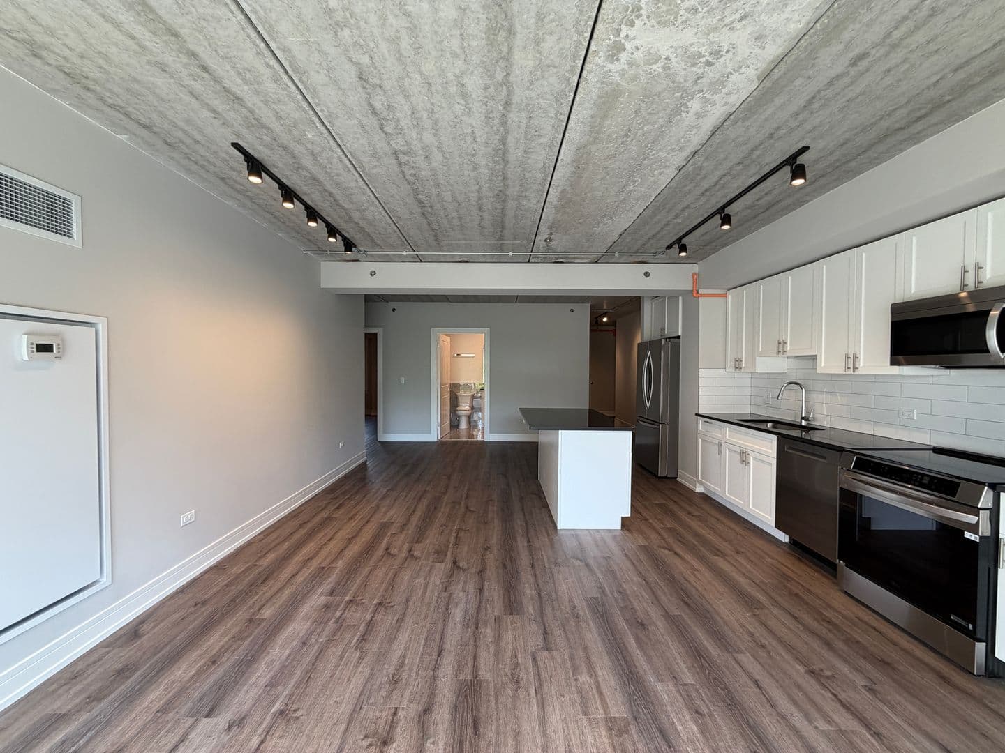 Chicago Apartment: 952 W. Carmen Ave.