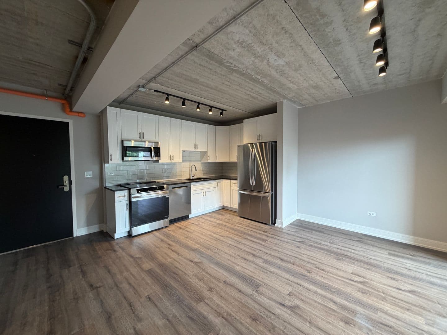 Chicago Apartment: 952 W. Carmen Ave.