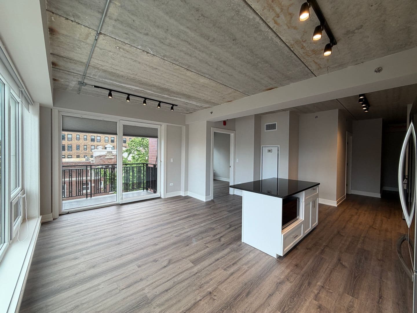 Chicago Apartment: 952 W. Carmen Ave.
