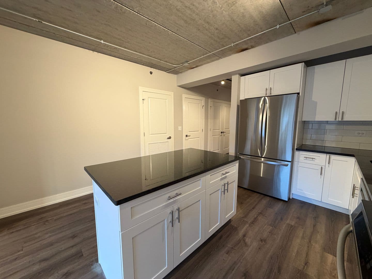 Chicago Apartment: 952 W. Carmen Ave.