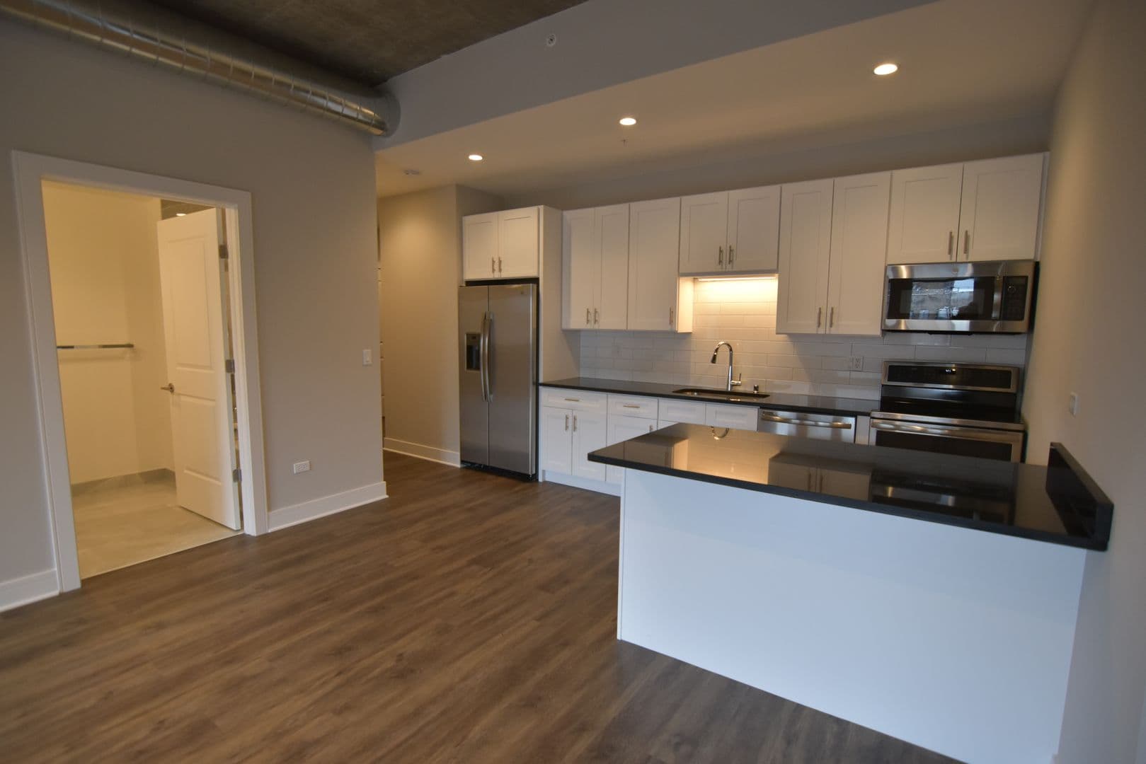Chicago Apartment: 3817 - 45 N. BROADWAY ST