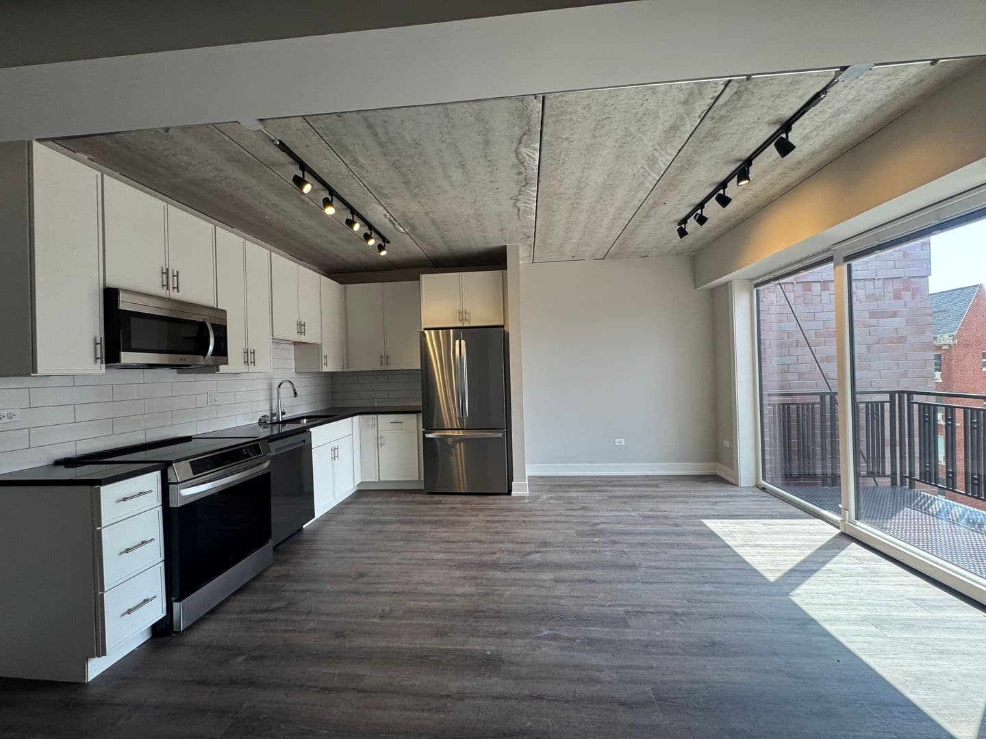 Chicago Apartment: 952 W. Carmen Ave.