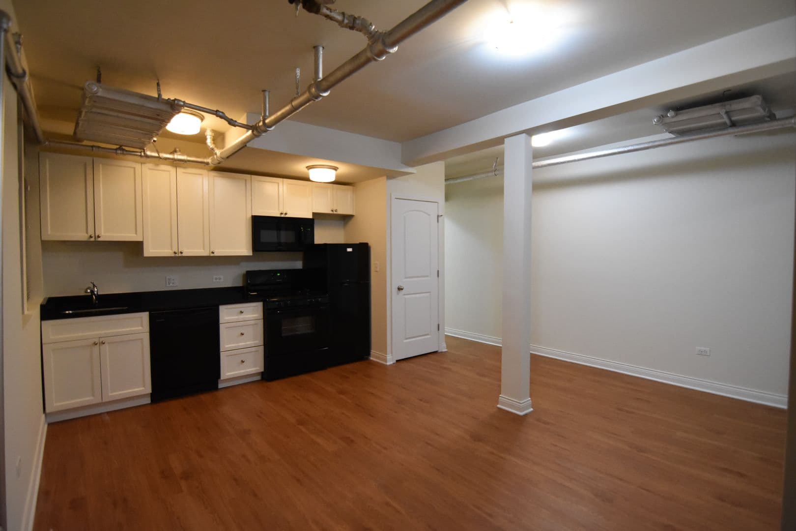 Chicago Apartment: 712-720 W. GRACE
