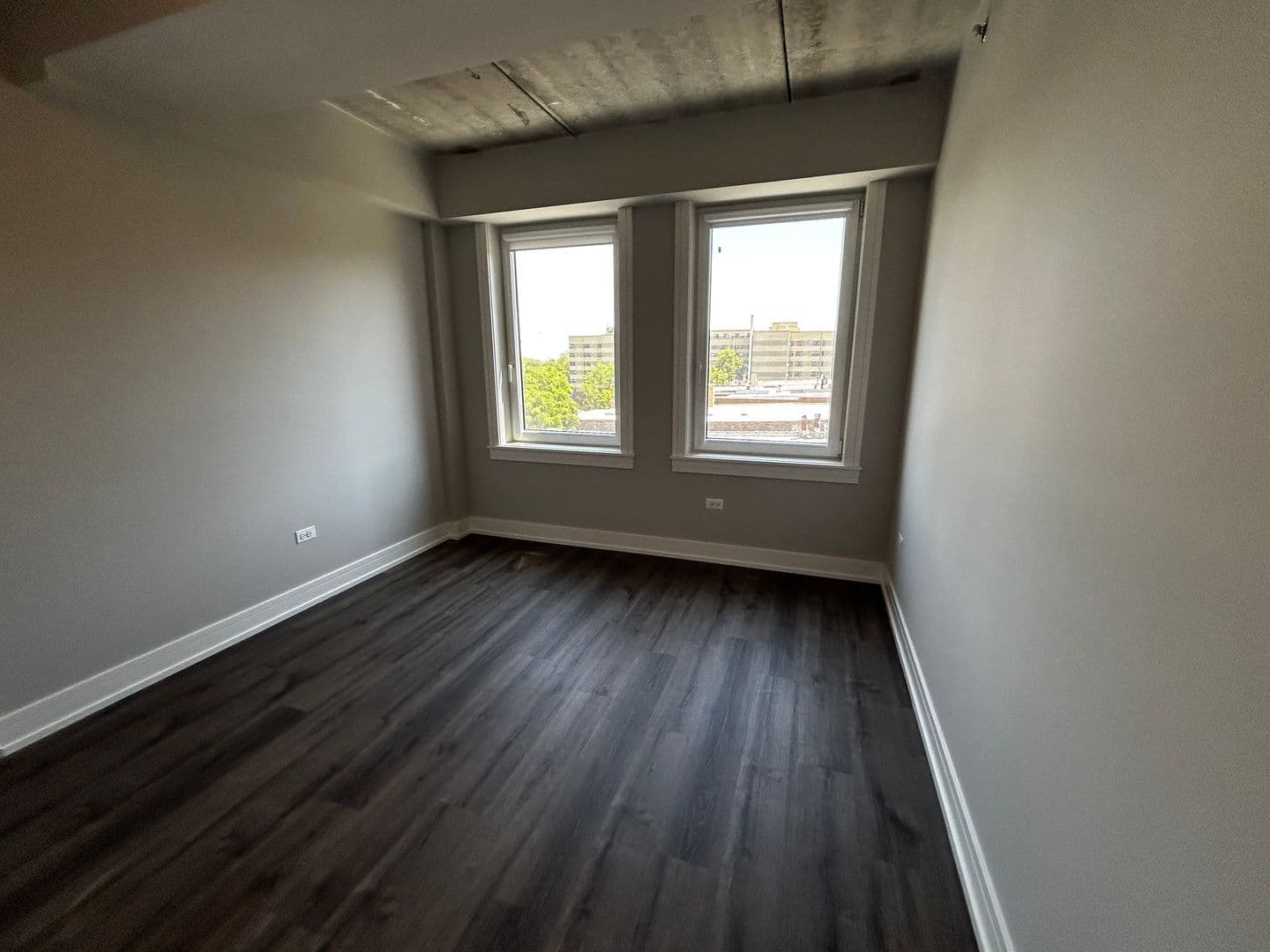 Chicago Apartment: 952 W. Carmen Ave.