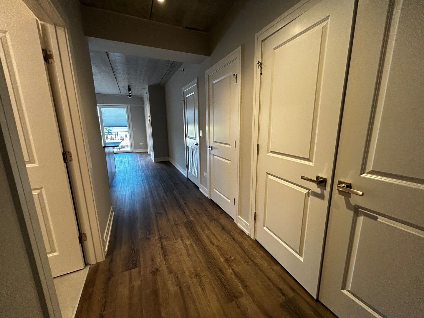 Chicago Apartment: 952 W. Carmen Ave.