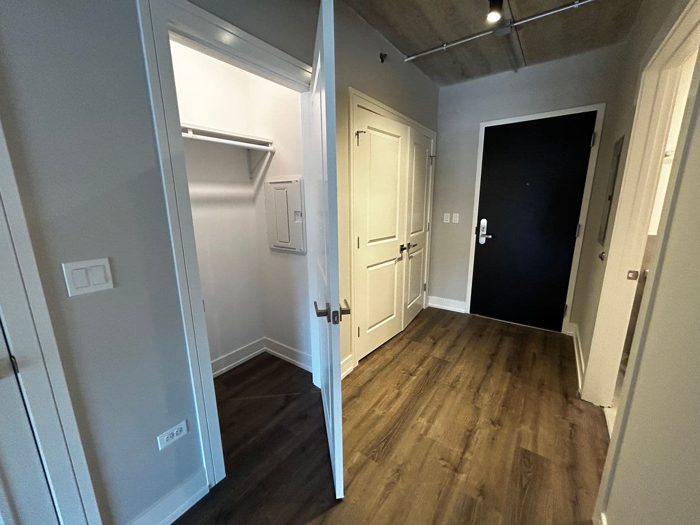 Chicago Apartment: 952 W. Carmen Ave.