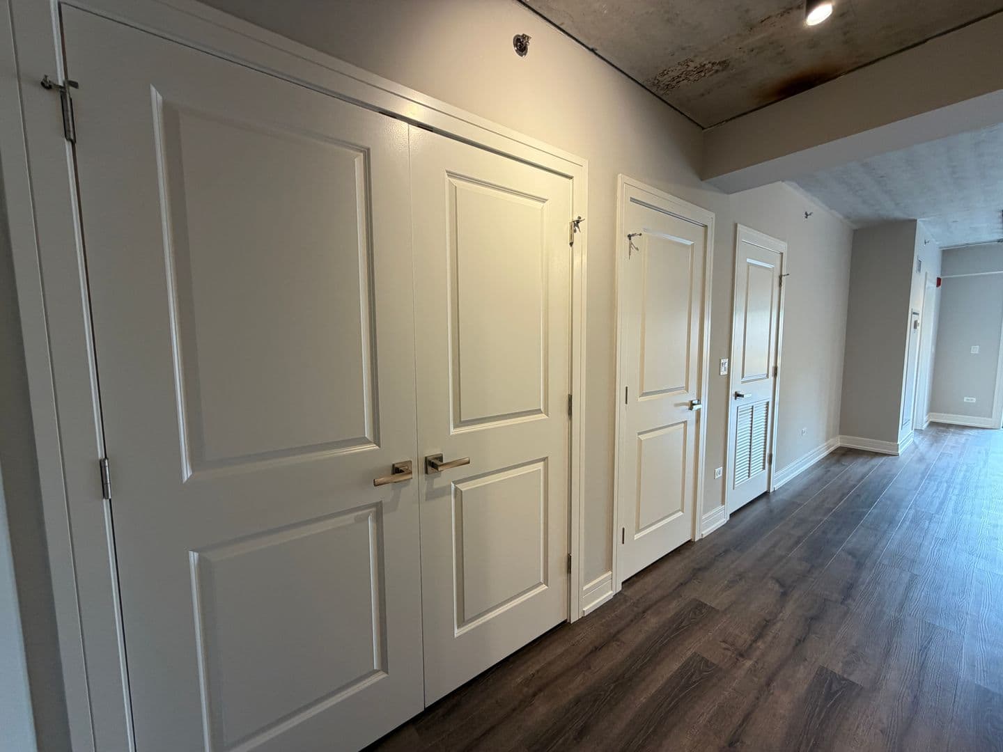 Chicago Apartment: 952 W. Carmen Ave.