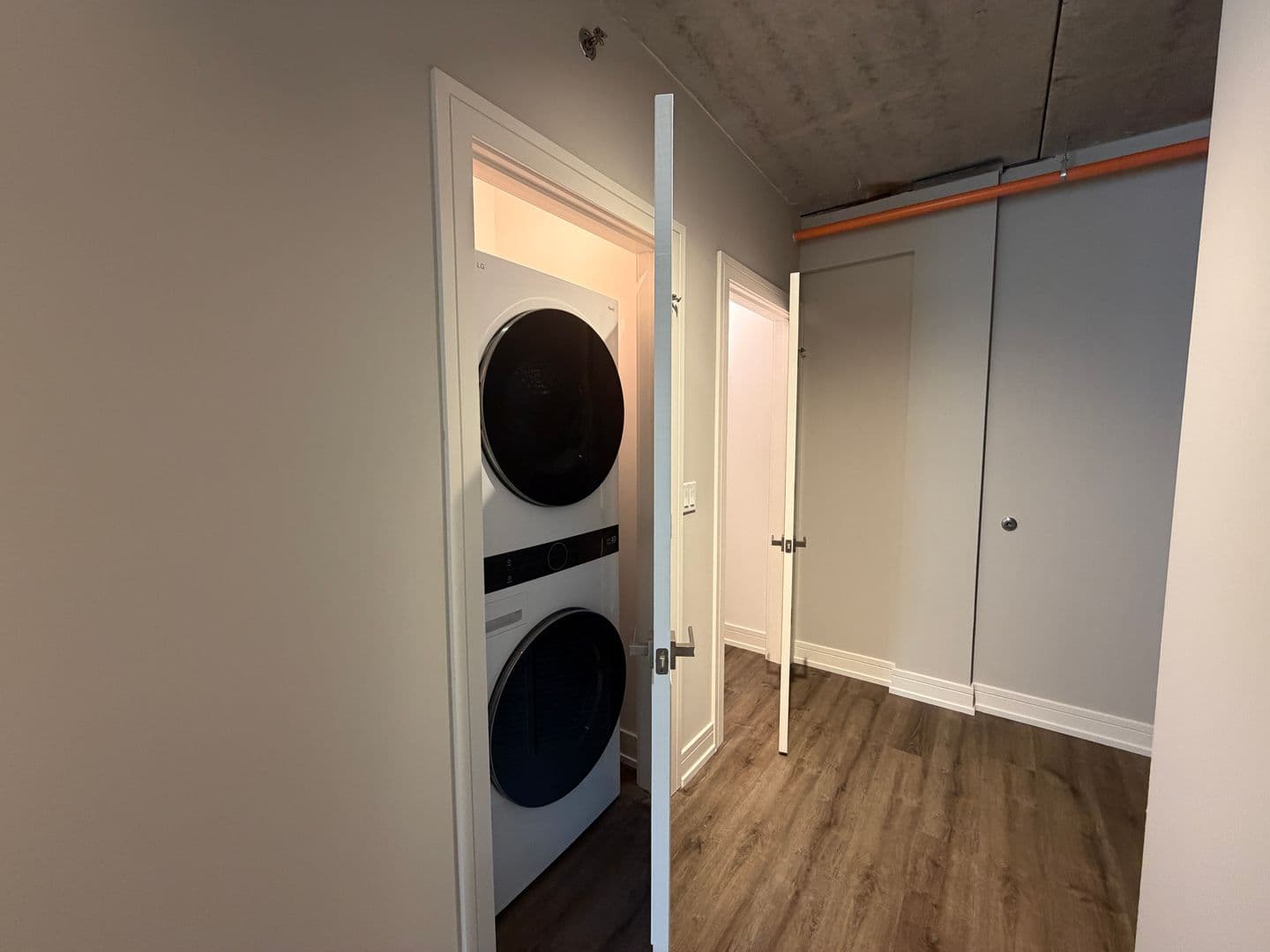 Chicago Apartment: 952 W. Carmen Ave.