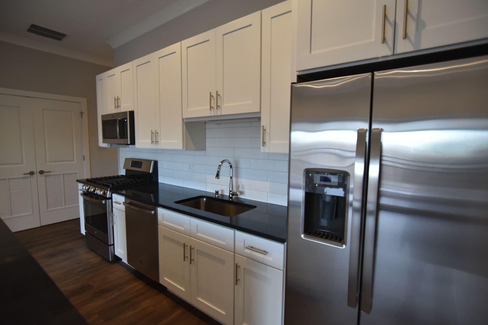 Chicago Apartment: 927 W. Irving Park