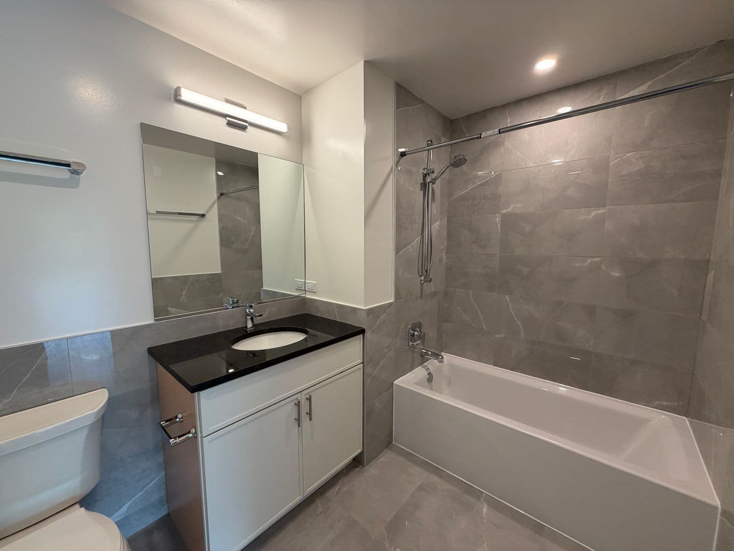 Chicago Apartment: 952 W. Carmen Ave.