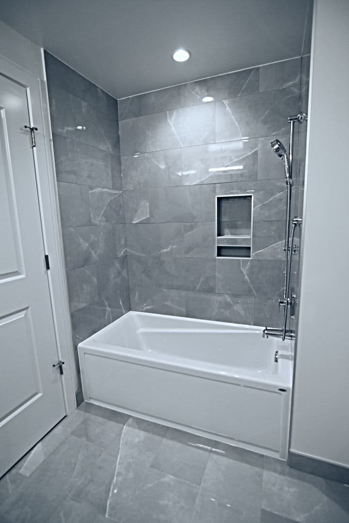Chicago Apartment: 3817 - 45 N. BROADWAY ST