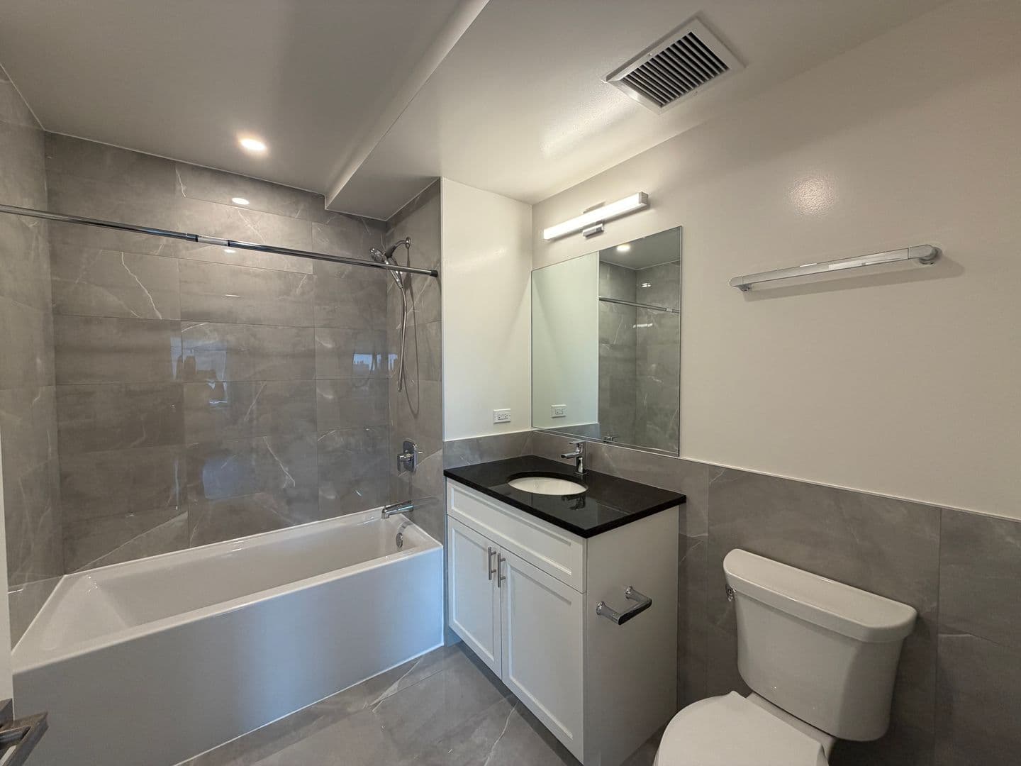 Chicago Apartment: 952 W. Carmen Ave.