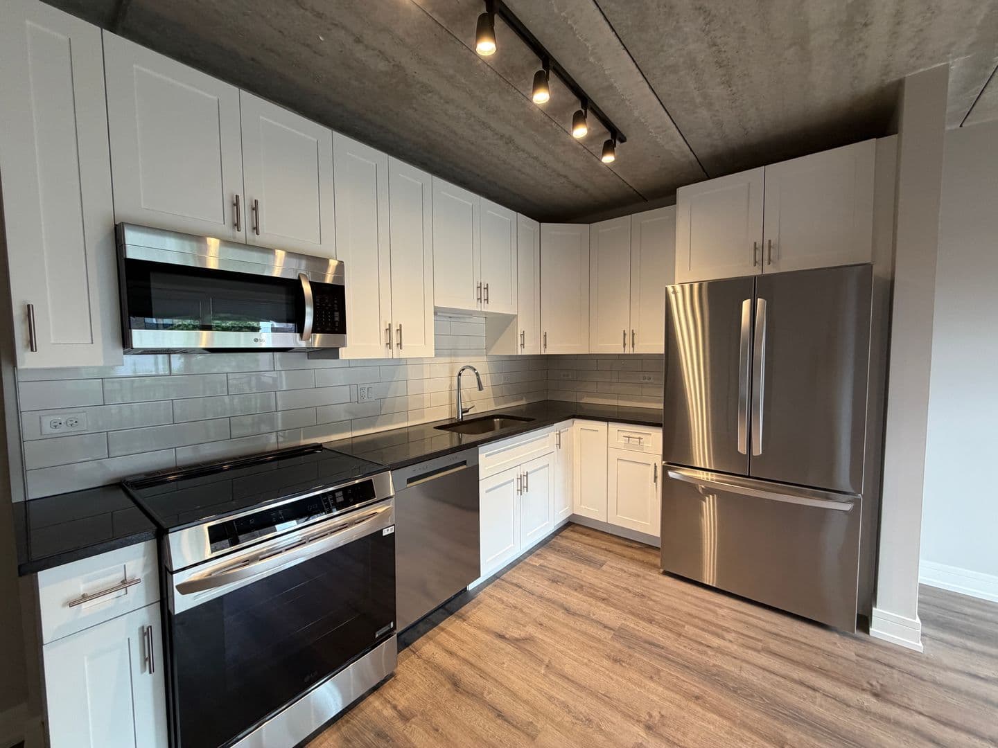 Chicago Apartment: 952 W. Carmen Ave.