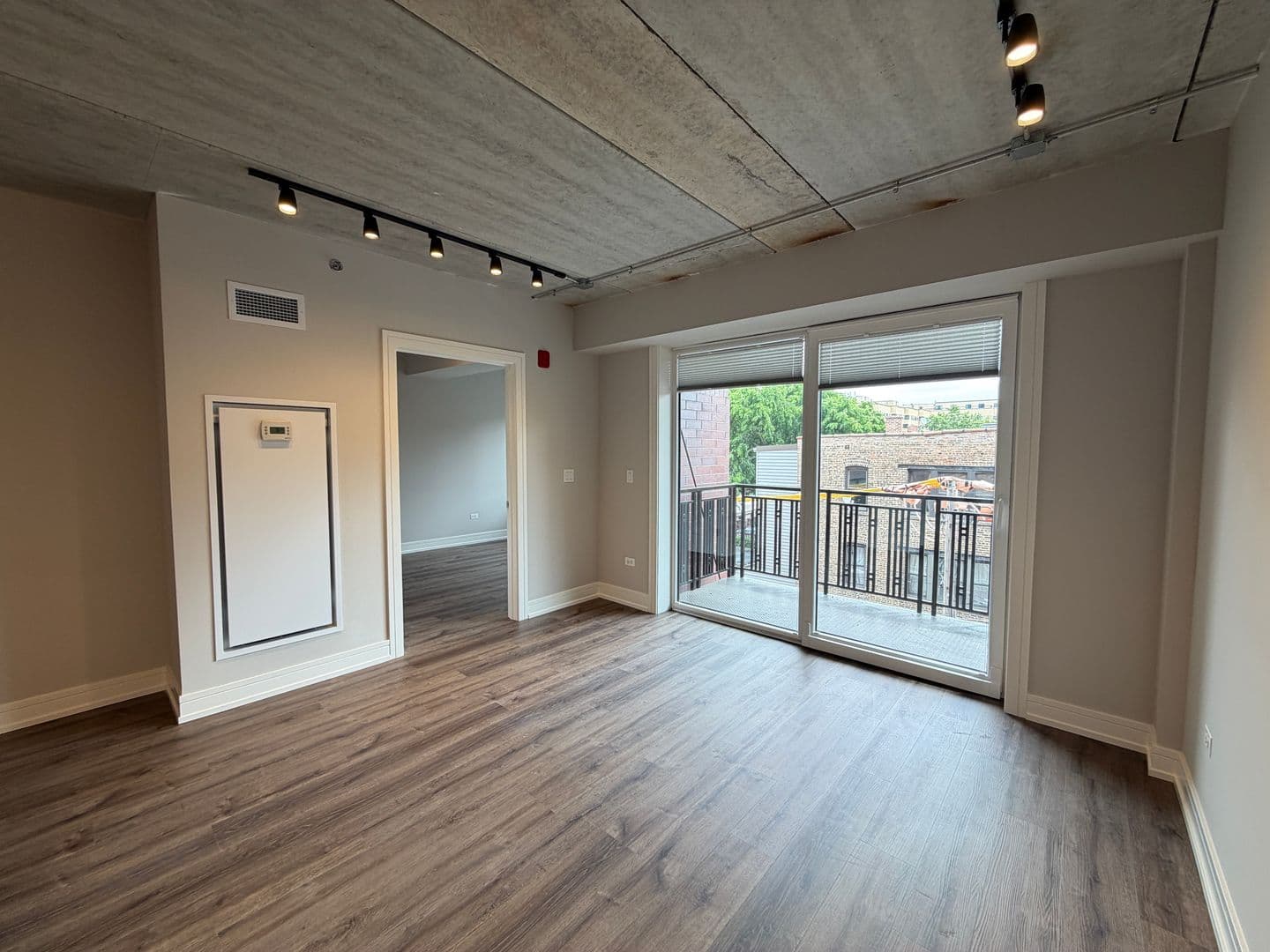 Chicago Apartment: 952 W. Carmen Ave.