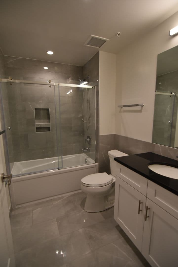 Chicago Apartment: 3817 - 45 N. BROADWAY ST