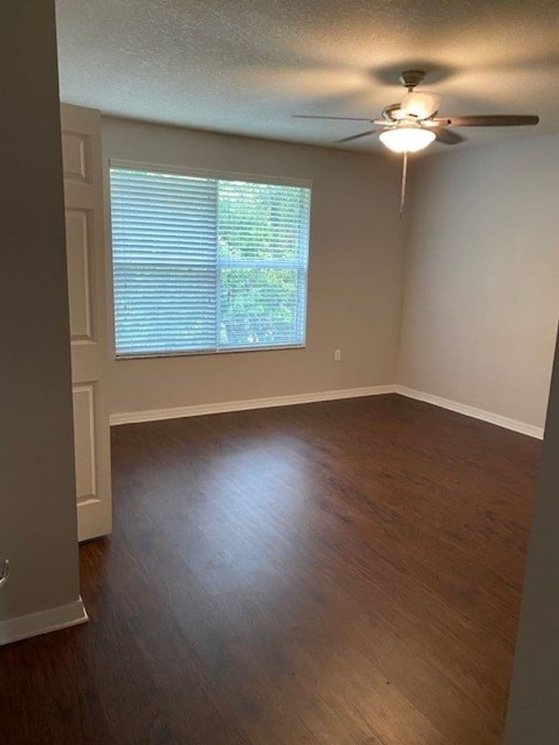 Brandon Apartment: 442 Belle Montclair Loop