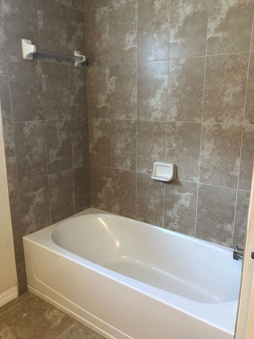 Brandon Apartment: 442 Belle Montclair Loop