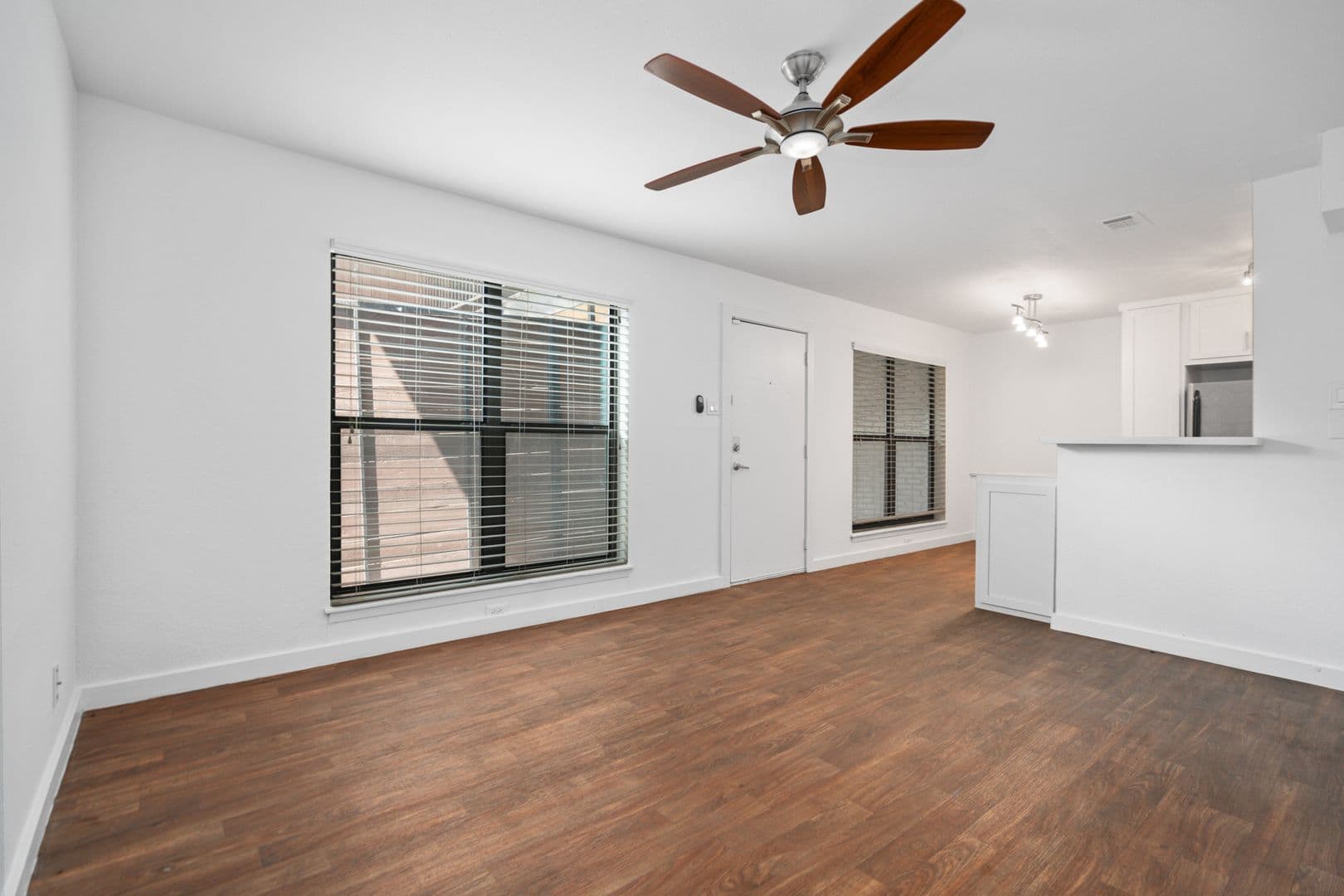 Houston Apartment: 400 Westmoreland St.