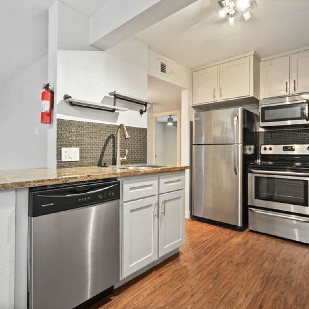 Houston Apartment: 2008 Colquitt St.