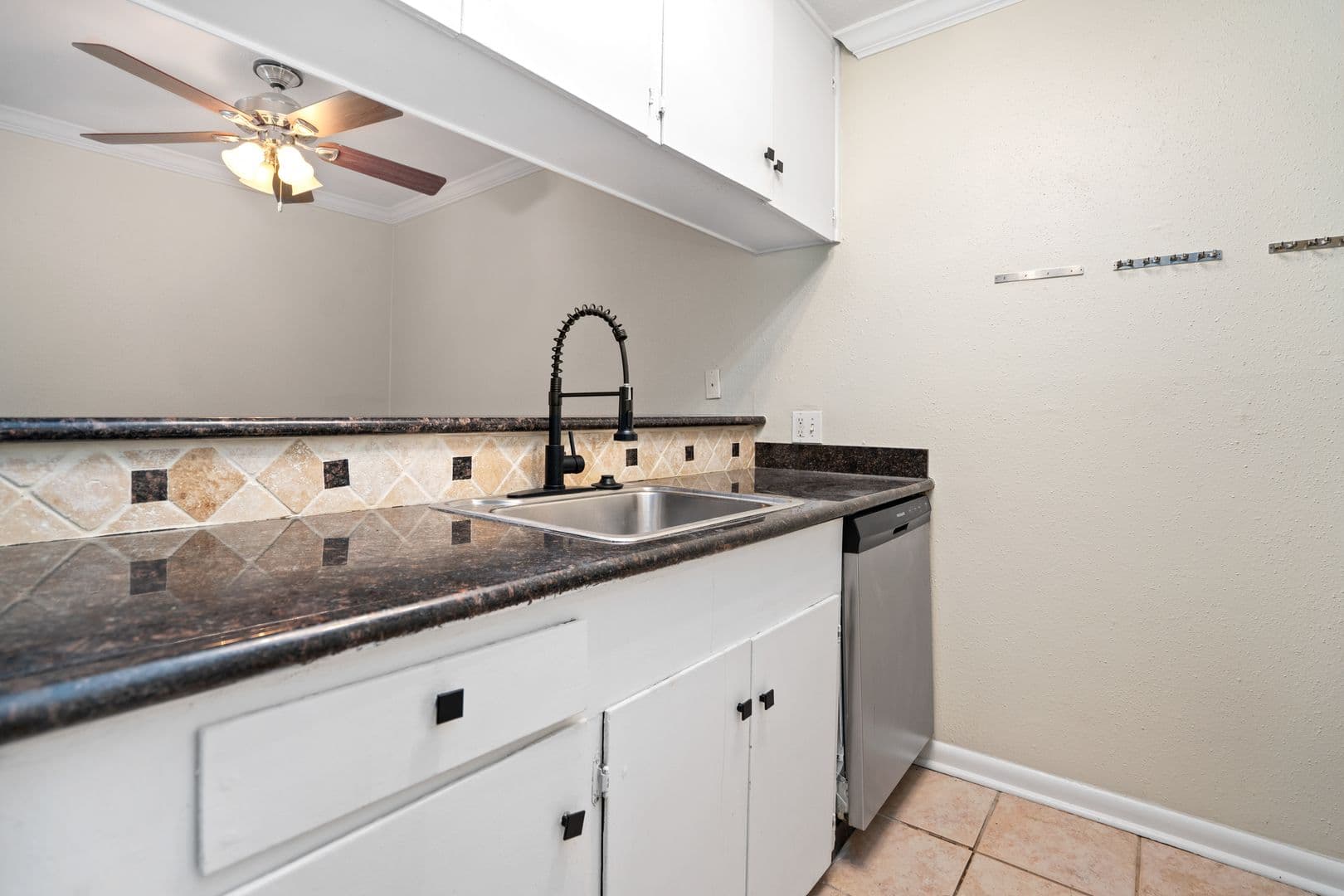 Houston Apartment: 1507 California St.