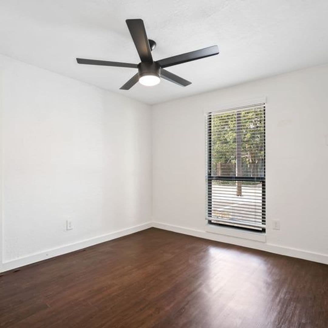 Houston Apartment: 239 Emerson St.