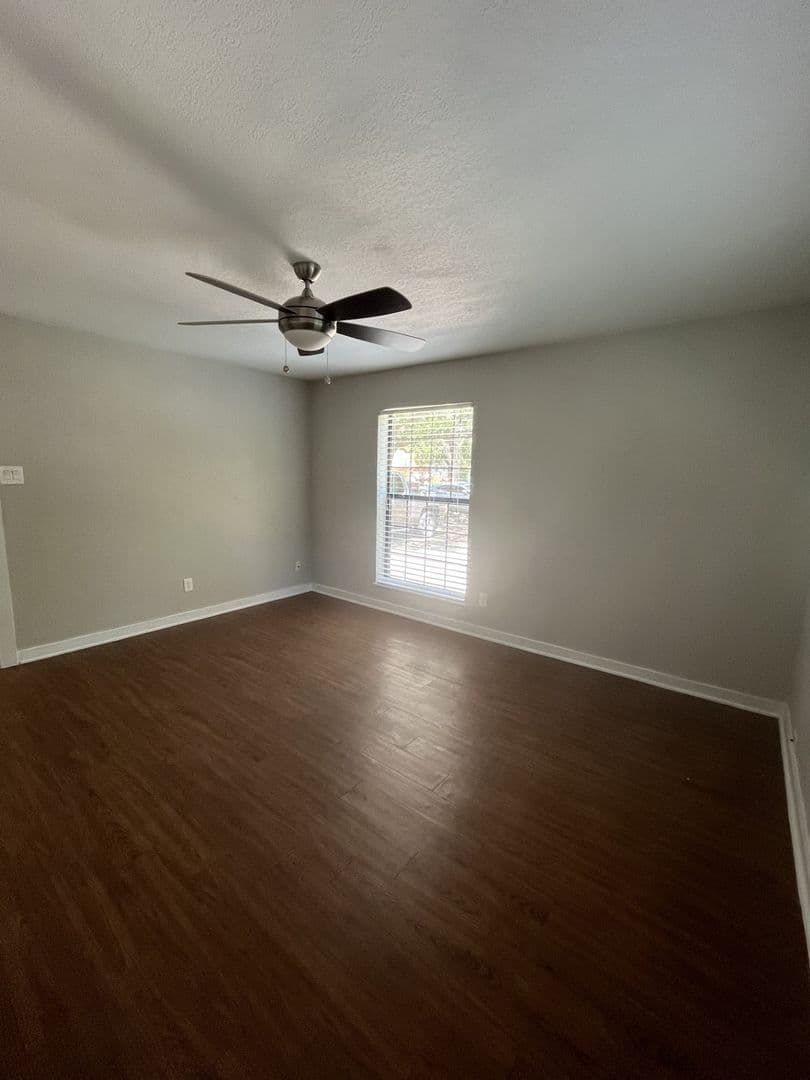 Houston Apartment: 400 Westmoreland St.