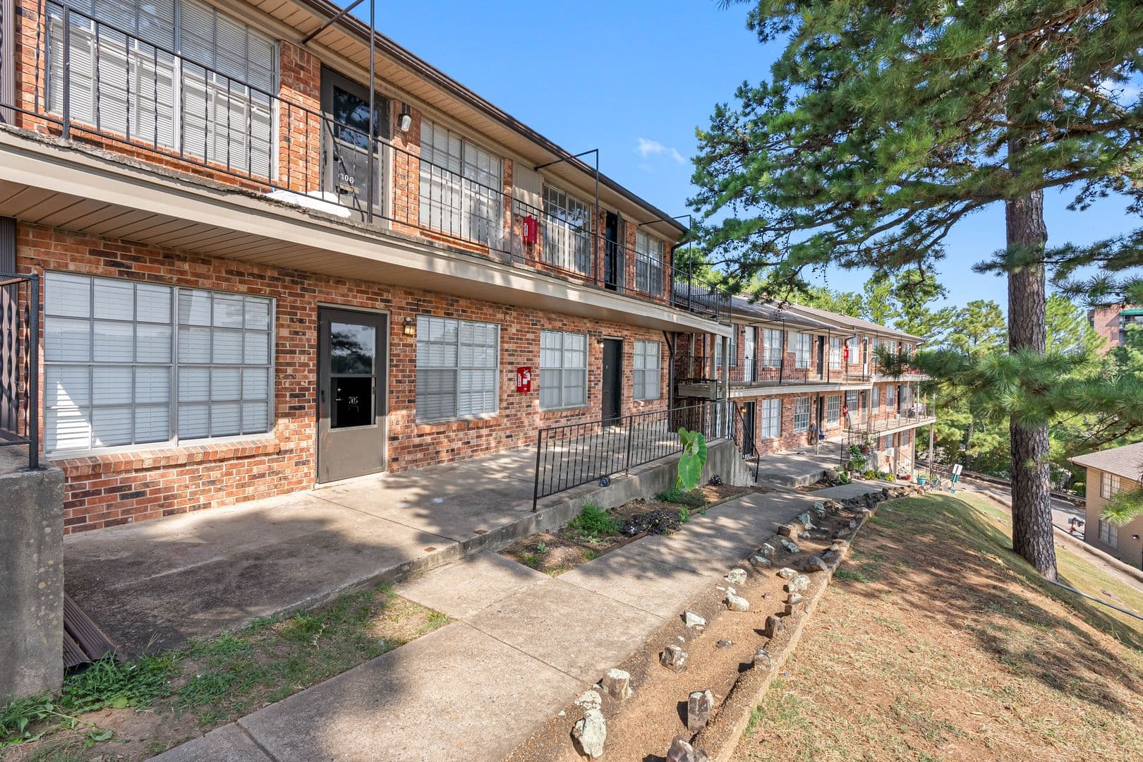 Little Rock Apartment: 2100 Rebsamen Park Road