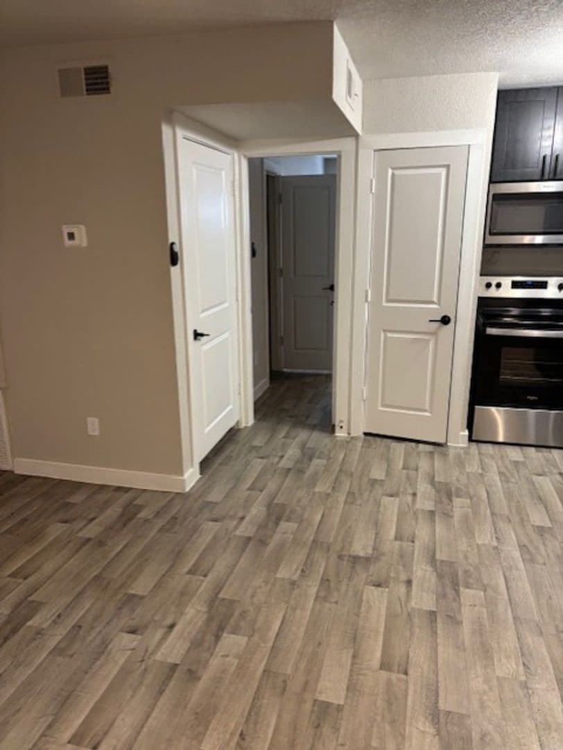 Houston Apartment: 2301 Commonwealth St.