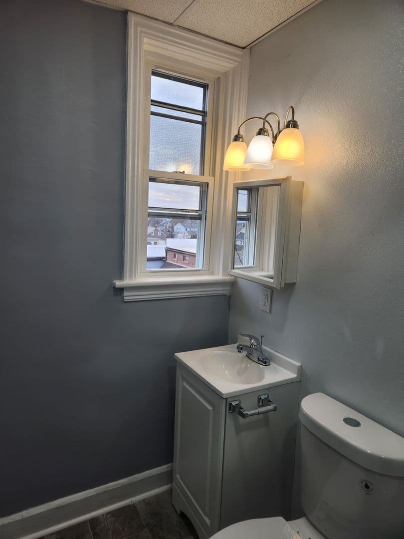 Nazareth Apartment: 110-118 E Center Street