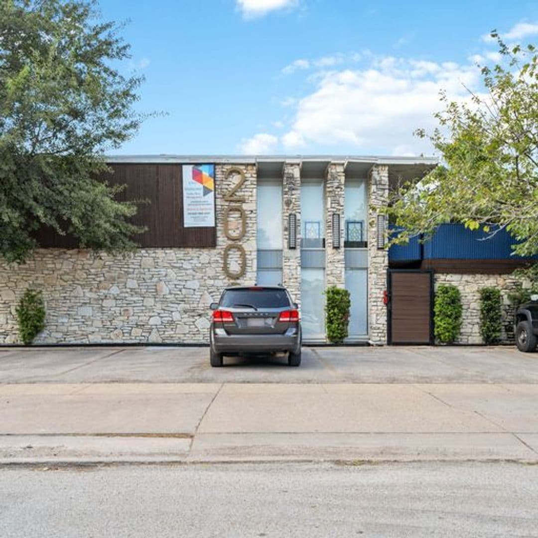 Houston Apartment: 2008 Colquitt St.