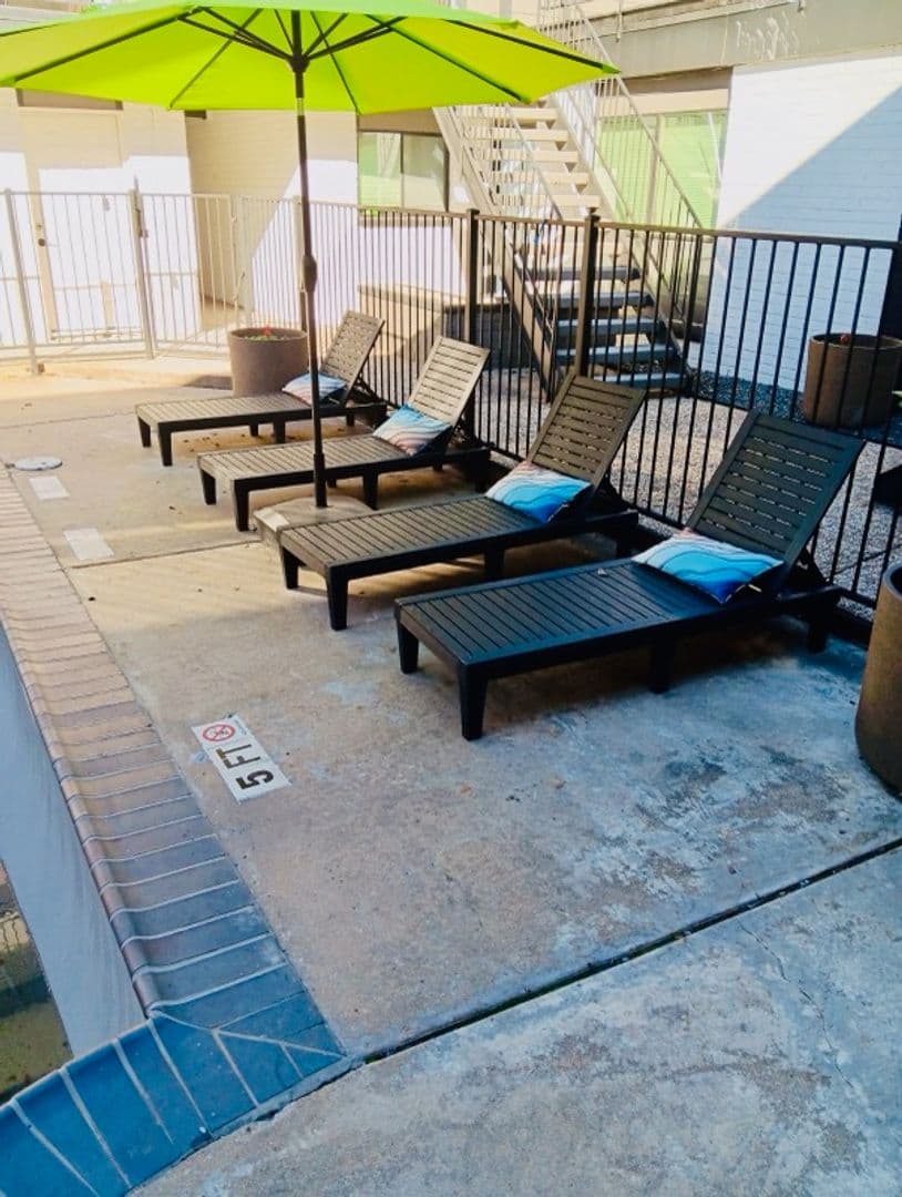 Houston Apartment: 306 Stratford St.
