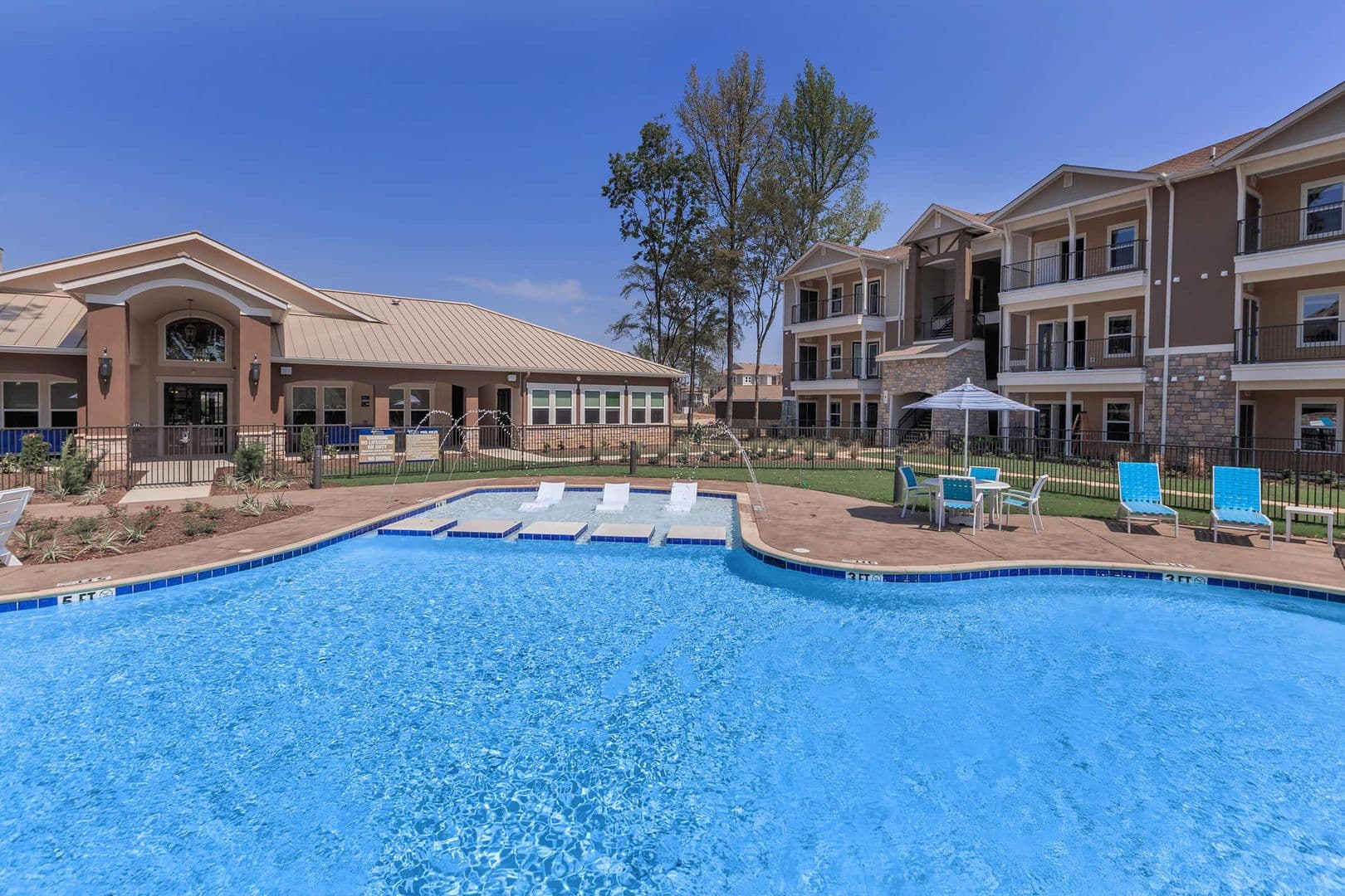 Memphis Apartment: 7885 Silver Spur Circle North