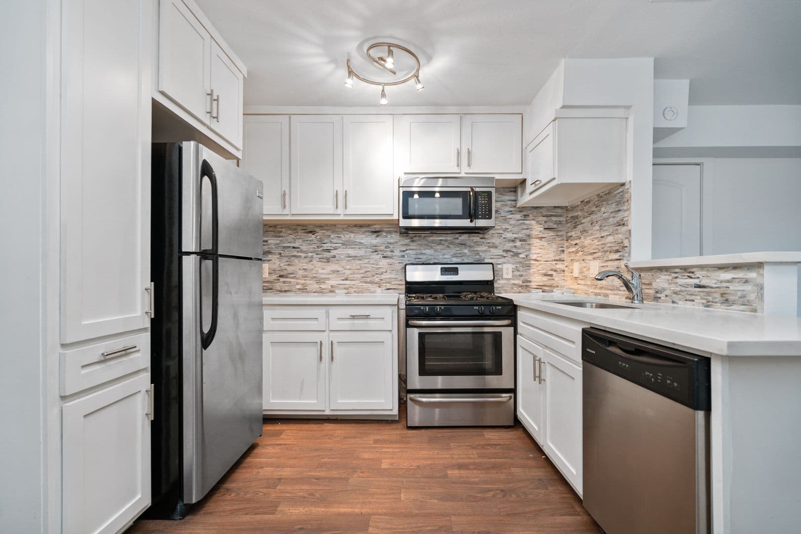 Houston Apartment: 400 Westmoreland St.