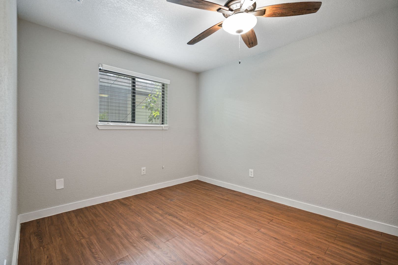 Houston Apartment: 400 Westmoreland St.