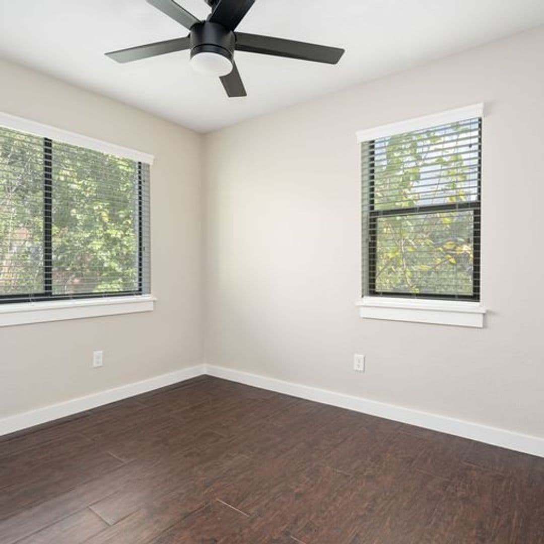 Houston Apartment: 4321 Mount Vernon St.