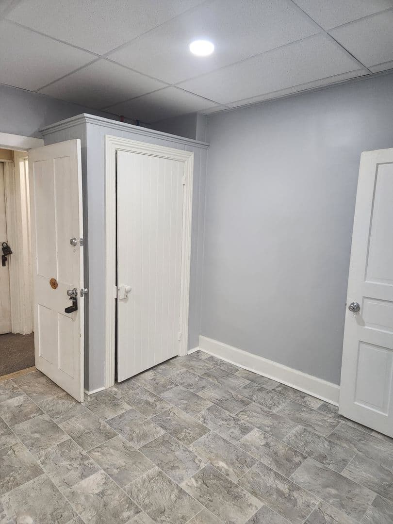 Nazareth Apartment: 110-118 E Center Street