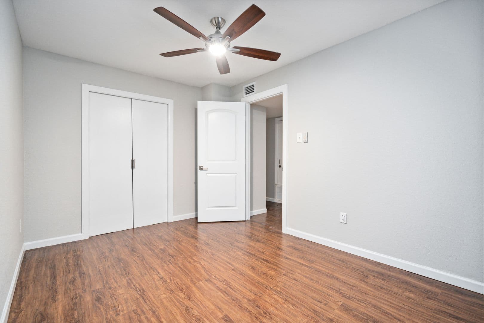 Houston Apartment: 400 Westmoreland St.